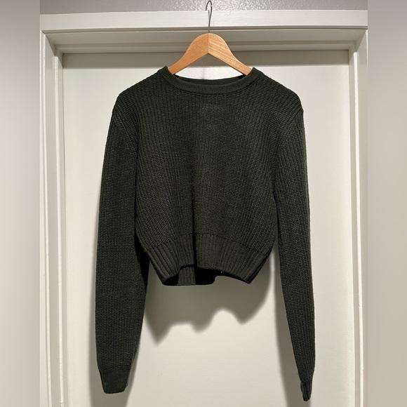 Olive green mid-drift sweater. L - Picture 1 of 3